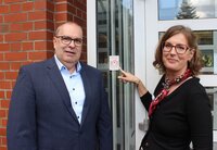 Bild vergr&ouml;&szlig;ern: Landrat Thorsten Kr&uuml;ger und Gleichstellungsbeauftragte Kirsten von der Lieth